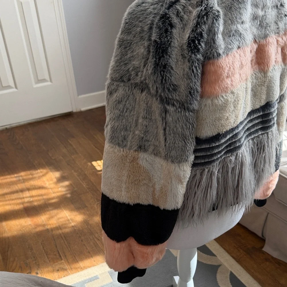 Young Fabulous & Broke Faux Fur Jacket NWT Size S/M ❤️ - Picture 3 of 8